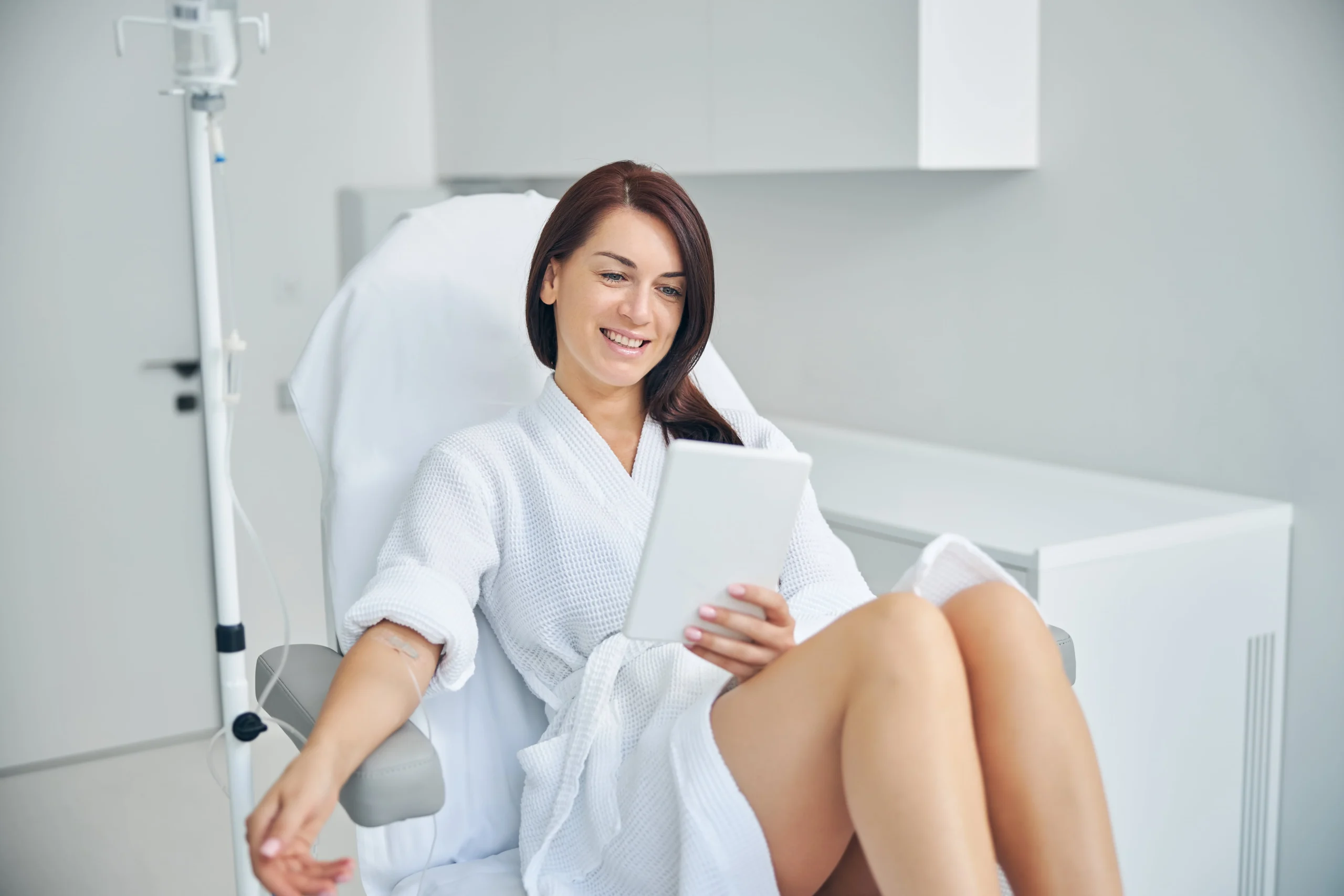 Woman receiving NAD infusions therapy